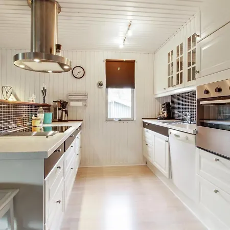 Holiday home Aima - 400m From The Sea In Ne Jutland By Interhome Hals
